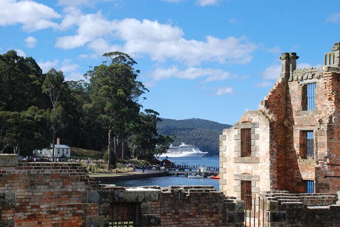 Cruise Ship - Port Arthur Shore Excursion - Hobart - Tasmanian Chocolate Foundry: hand-forged chocolate, small taste time