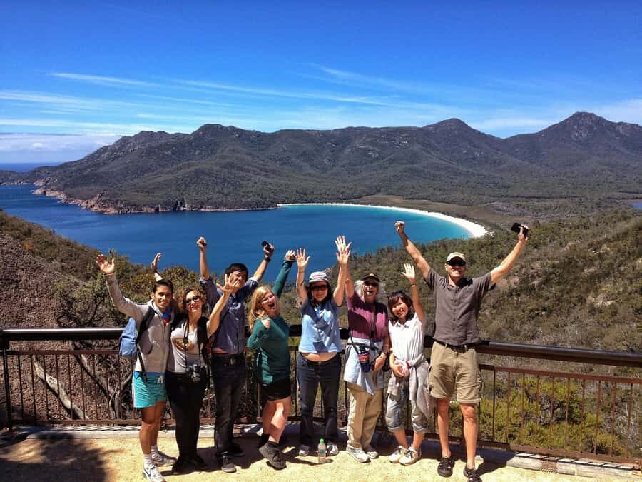 Hobart: Wineglass Bay & Freycinet National Park Active Tour - Honeymoon Bay Lunch Views and the Cape Tourville Lighthouse Walk