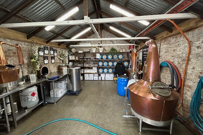 Wine, Gin & Whisky Tour - Hobart & SE Tasmania - Derwent Estate Vineyard: Wine Tasting and Cheese Platter First
